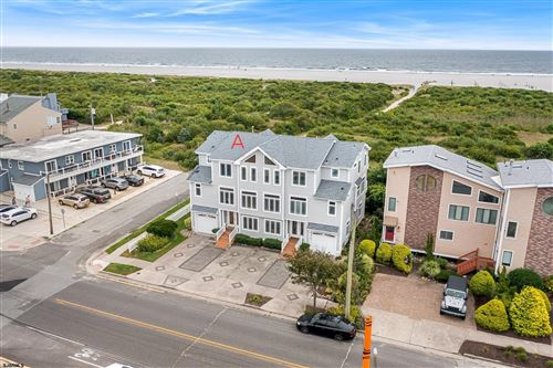 tammydlancaster's tweet photo. DIRECT OCEAN FRONT TOWNHOME!!!  

Unlimited ocean and AC skyline views from multiple decks.  4 bedrooms, 3.5 baths.  
To speak with us directly about this home or schedule a showing, call 609 266-2121

Listing Courtesy of TAMMY LANCASTER, WEICHERT REALTORS BRIGANTINE REALTY https://t.co/s8x9tEWVd0