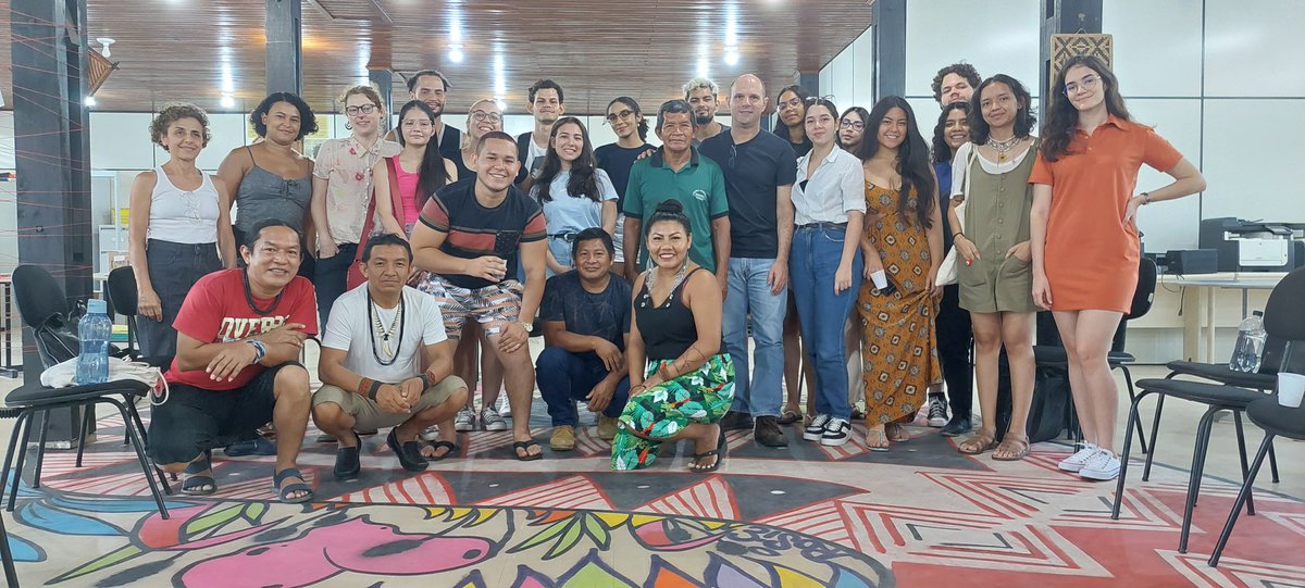 mcereto's tweet photo. Aula com Justino Pena e Silvio Bará sobre técnicas construtivas indígenas aos alunos de LPA4 e arquitetos do Nama na @UFAM_ https://t.co/GM6jjQIOIp