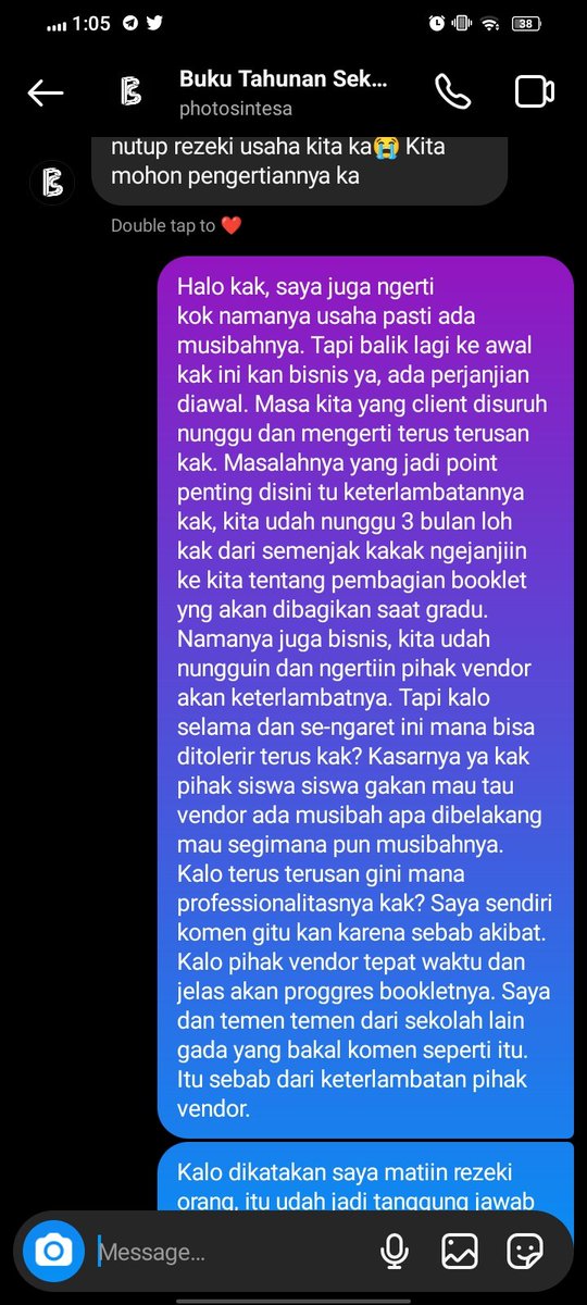 dvilamorm's tweet photo. Aku bales gini ke mereka dan mereka gada tanggung jawab samsek cuma nge read aja. Jujur aku kasian temen temen aku yang bayar booklet dari hasil uang nabung mereka. Gada yang tau mereka dapetin uang tu hasil jerih payahnya. Emang cuma 330k mungkin buat sebagian itu ga seberapa. https://t.co/IbMHaXBhLg