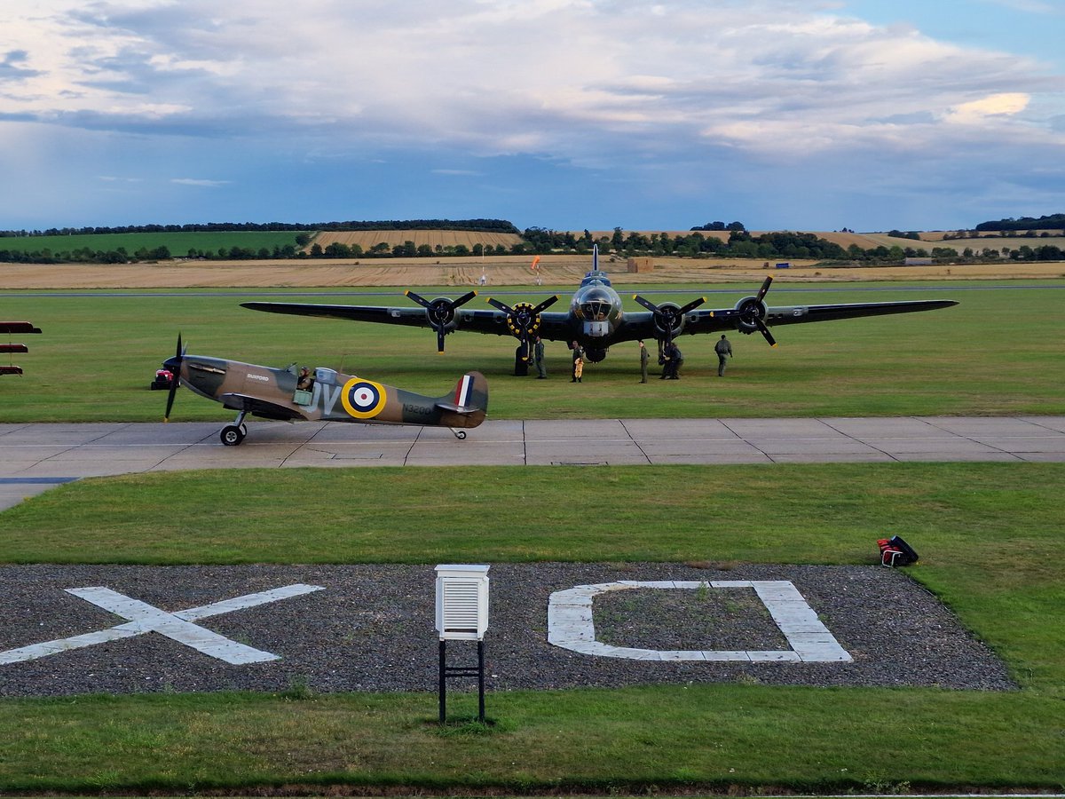 Two of <a href="/IWMDuxford/">IWM Duxford</a>'s famous residents, B17 Sally B and Spitfire N3200