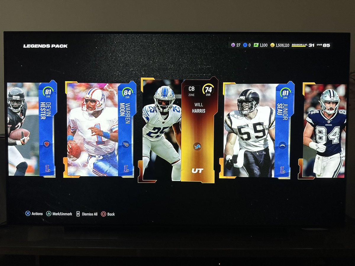 CJAllDAY88's tweet photo. @Zirksee Rolled a training mystery pack. Got a legends pack. https://t.co/WeHhWxPWTH