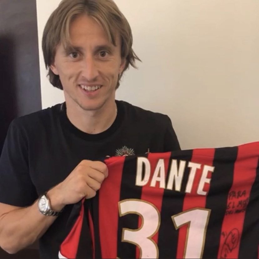 La_Melooow's tweet photo. 🚨Dante en interview :

Je me rappelle en 2017 , j’avais reçu un message de Luka Modric qui me dit « Cette saison Nice vous avez une belle équipe , mon Fils est fan de vous donc ça serait possible que tu m’envoies un maillot » 🦅✅

J’ai été très surpris et très heureux à la fois https://t.co/NRerUKhSHp