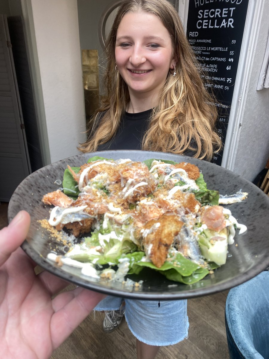 HollywoodSW10's tweet image. Dinner plans? Get yourselves to the Hollywood and try our hot smoked salmon Caesar salad! 

#food #sw10 #chelsea #pub #pubfood #wheretoeat
