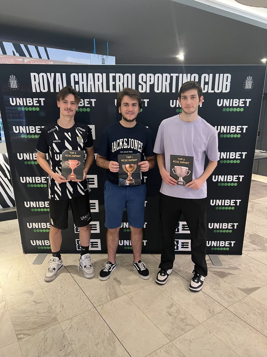 rcsc_esport's tweet photo. Qu’elle tournoi.🔥🔥

Nous avons nos 3 vainqueurs du jour.🎮

🥇@Thered28_ +350€💶
🥈 @RemiMaeck +100💶
🥉 @NBFIFA_ + 50€ 

Gg les gars 🖤

#unibet #rcscesport https://t.co/I5fKdeEE95