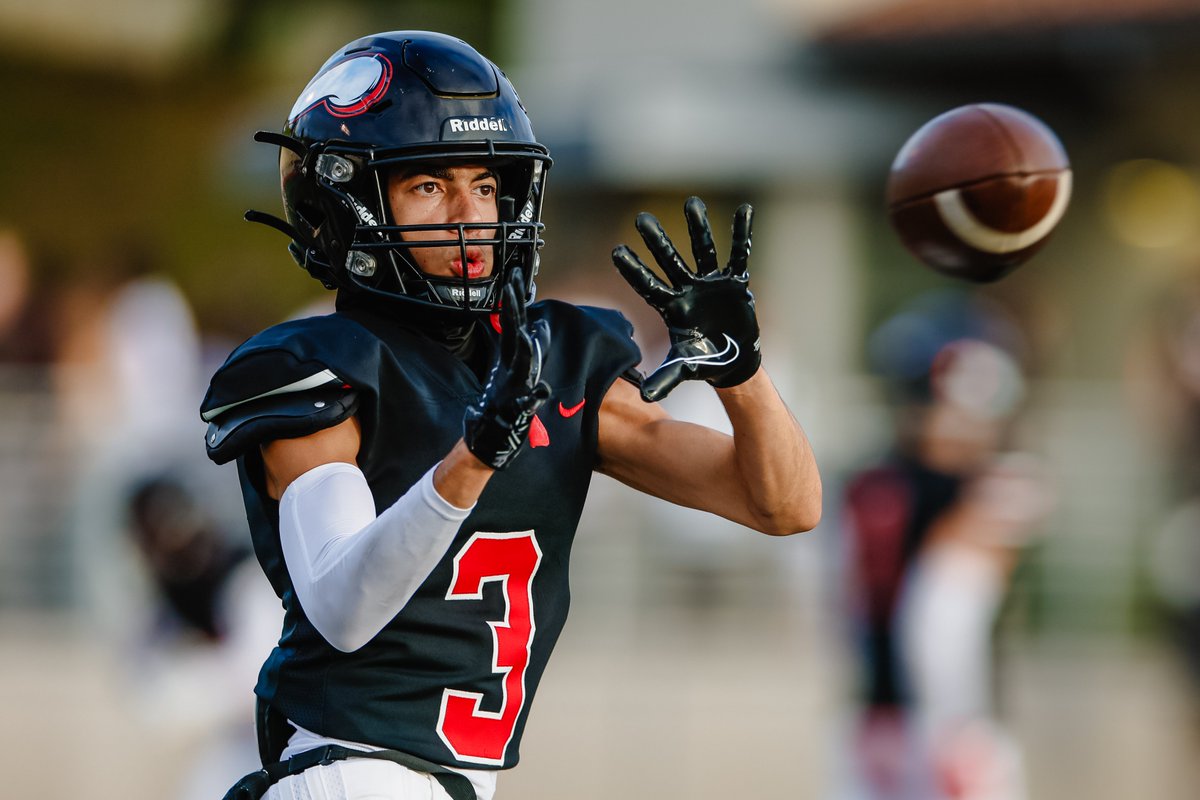 DavidFrerker's tweet photo. A few images from @LJHSVIKINGFB pregame. Always the best lighting for 📸's is pregame. @TheRealChris_V always has the boys ready to go. https://t.co/5cWgB3A28K