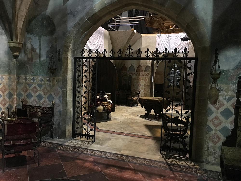 BarrandovStudio's tweet photo. Among the films shot at #barrandovstudio is the US romantic drama OPHELIA (2018). Barrandov Studio´s Set Construction Department built for this new take on Shakespeare's Hamlet a number of sets, including gothic royal chambers. #FilmedAtBarrandovStudio #ophelia https://t.co/nrFmhypiNf