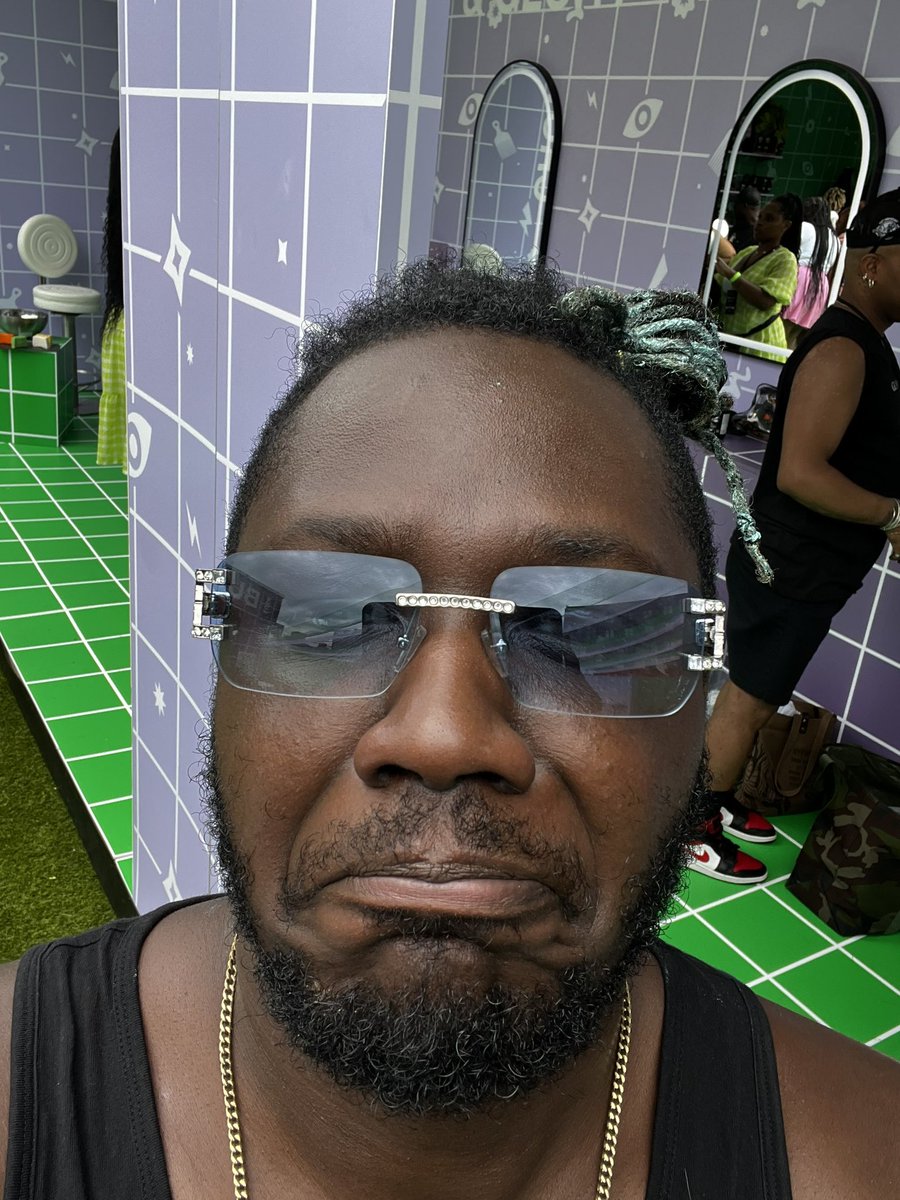 _dontsnitch's tweet photo. #lushxafropunk plz help a young boi turn into a beautiful bitterfly https://t.co/8KQKTCp1P2