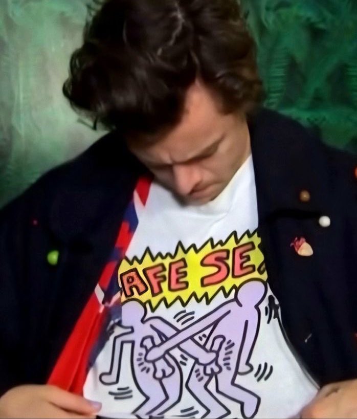 harry really wore this on live tv and people thing this man is straight