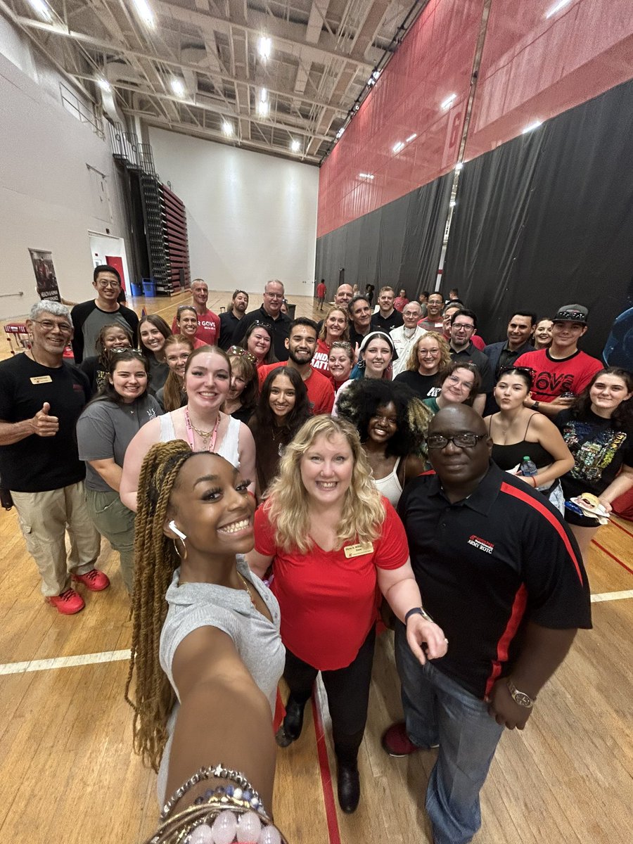 APSUSON's tweet photo. BIG day of meeting new students for the CoBHS!
.
Lots of students interested in nursing!!! 💯
.
🩺💊🩺
.
#SON #APSU #Greatyearahead #Neednurses
#Kindnessmatters
❤️❤️❤️ https://t.co/O0NDU54ey2