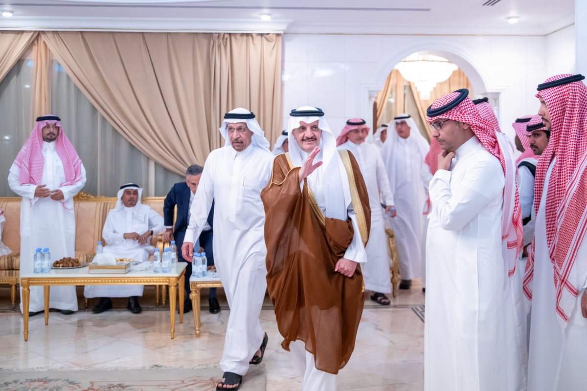 صوت الشرقية (@sharqiya_voice) on Twitter photo قدم سمو #أمير_الشرقية اليوم السبت التعازي لمعالي وزير الإستثمار المهندس خالد بن عبدالعزيز الفالح <a href="/Khalid_AlFalih/">خالد الفالح | Khalid Al Falih</a> في وفاة والده – رحمه الله - ، وذلك في منزل معاليه بالظهران سائلاً الله العلي القدير أن يتغمد الفقيد بواسع رحمته ويسكنه فسيح جناته .
#عبدالعزيز_دخيل_الفالح قدم سمو #أمير_الشرقية اليوم السبت التعازي لمعالي وزير الإستثمار المهندس خالد بن عبدالعزيز الفالح <a href="/Khalid_AlFalih/">خالد الفالح | Khalid Al Falih</a> في وفاة والده – رحمه الله - ، وذلك في منزل معاليه بالظهران سائلاً الله العلي القدير أن يتغمد الفقيد بواسع رحمته ويسكنه فسيح جناته .
#عبدالعزيز_دخيل_الفالح