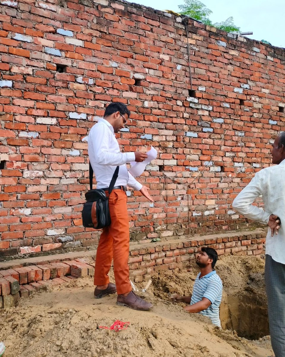 Today Site Visit New Construction 🏗️ Site At FaridiPur, Dubagga, Lucknow. #architect #architecture #construction #constrcutionturnkeyprojects #constructionlife #constructionsite #constructionwork #instareels #shortsvideos #viralreels #sitevisit #sitework #Turnkeysolution 5/2