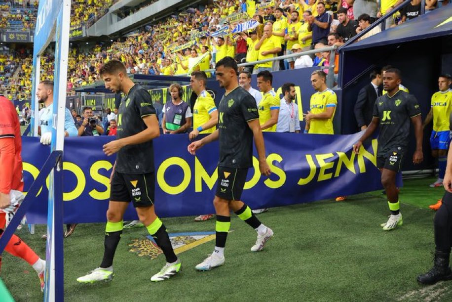 Landertxu's tweet photo. Bravo @Cadiz_CF todos los campos igual!!! #RubialesOut https://t.co/eqEdadf3rp