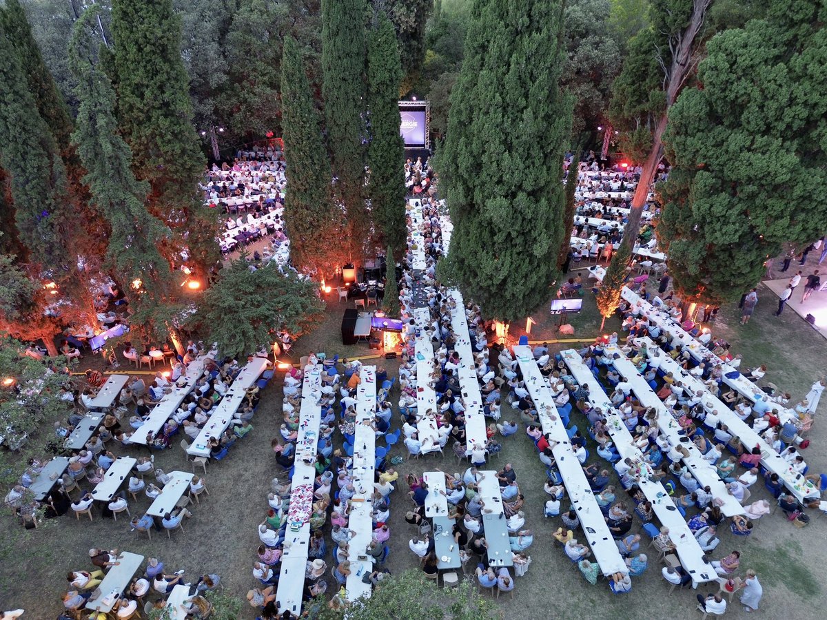 Nouv_Energie's tweet image. « Ce rendez-vous, au pied de cette chapelle, est celui de la constance, de la nécessaire constance. Vous êtes notre éternelle #NouvelleÉnergie »

Près de 2000 personnes sont réunies sur la butte de Saint-Cassien, à Cannes, pour la rentrée politique de @davidlisnard !