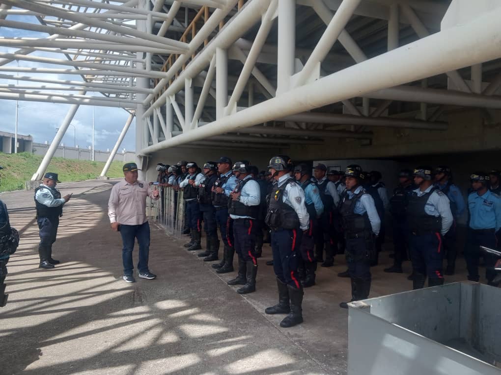 #26AGO || Entre los temas desarrollados, se evaluaron las acciones para el combate activo contra los grupos estructurados de delincuencia organizada de la entidad que buscan afectar al pueblo.

#YulimarEsVenezuela