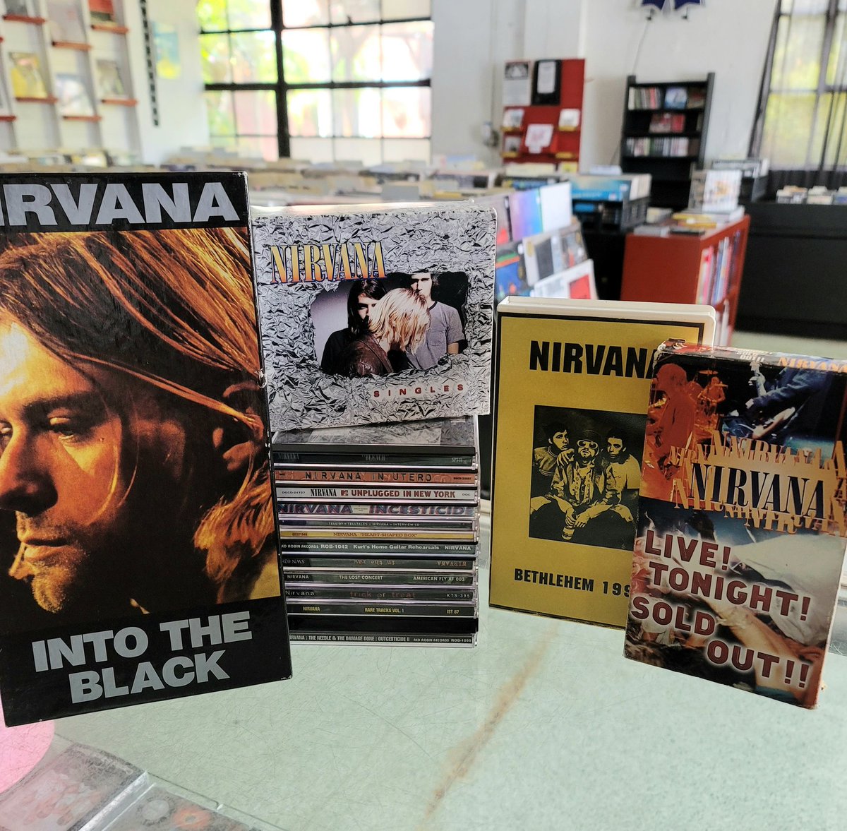 micro_groove's tweet photo. NIRVANA fans! Just picked up this nice batch of CDs... official albums, a few singles, decent amount of live/outtake unofficial titles, an EU singles box set and the very rare "Into The Black" 6xCD unofficial box set.
.
.
#Nirvana #kurtcobain #davegrohl #krisnovoselic #usedcds https://t.co/zoELm1V37X