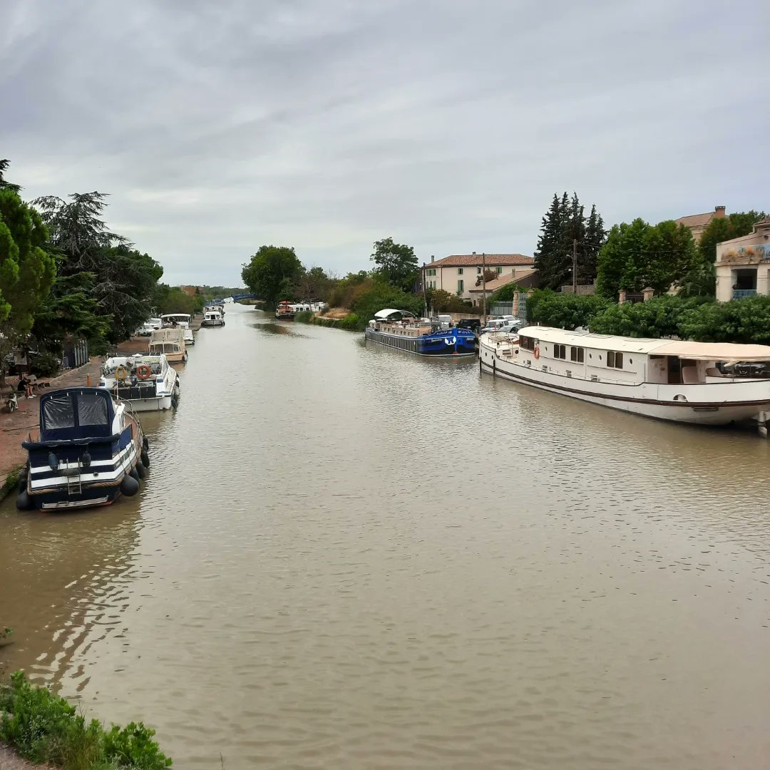 MagnoliaFrance's tweet image. Lovely evening spent in #Homps vide grenier on the banks of Canal du Midi and bouteille de vin to bring home 🥂