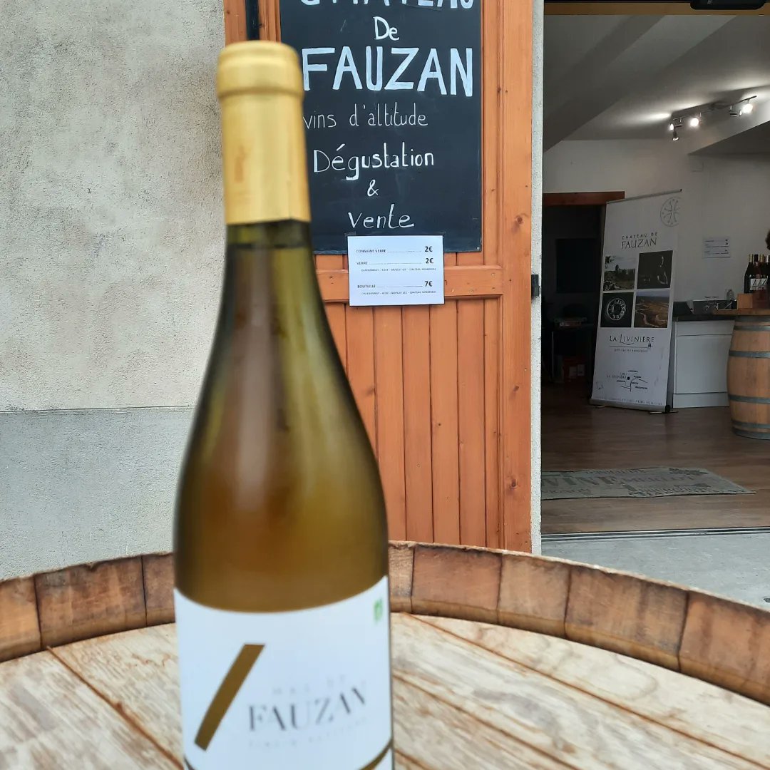 MagnoliaFrance's tweet image. Lovely evening spent in #Homps vide grenier on the banks of Canal du Midi and bouteille de vin to bring home 🥂