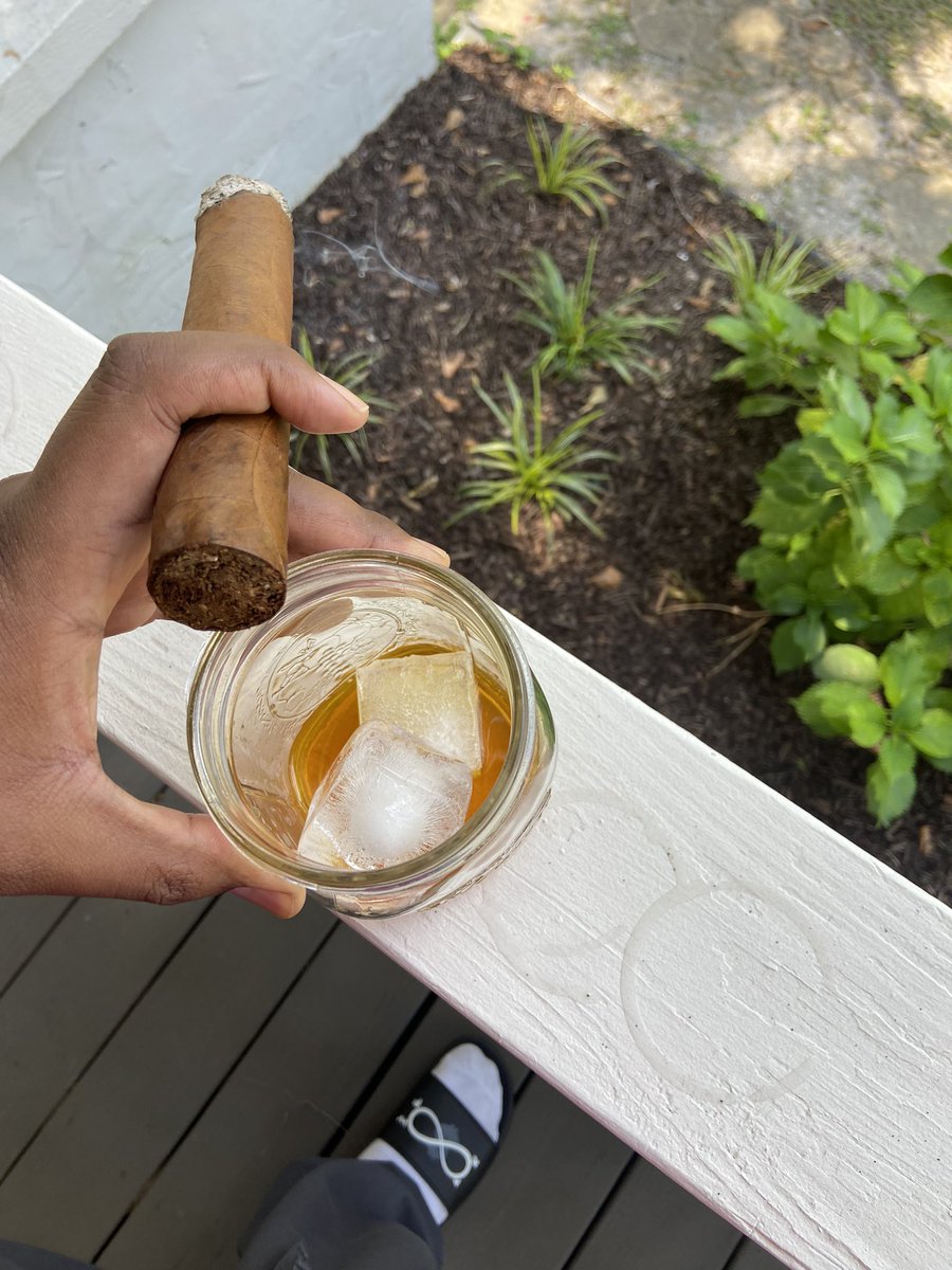 TheChiropracti3's tweet photo. Enjoying this Saturday 
Cigar Johnny Walker 
pray we rich forever @Son_ImSleep https://t.co/x2qgXQl4vL