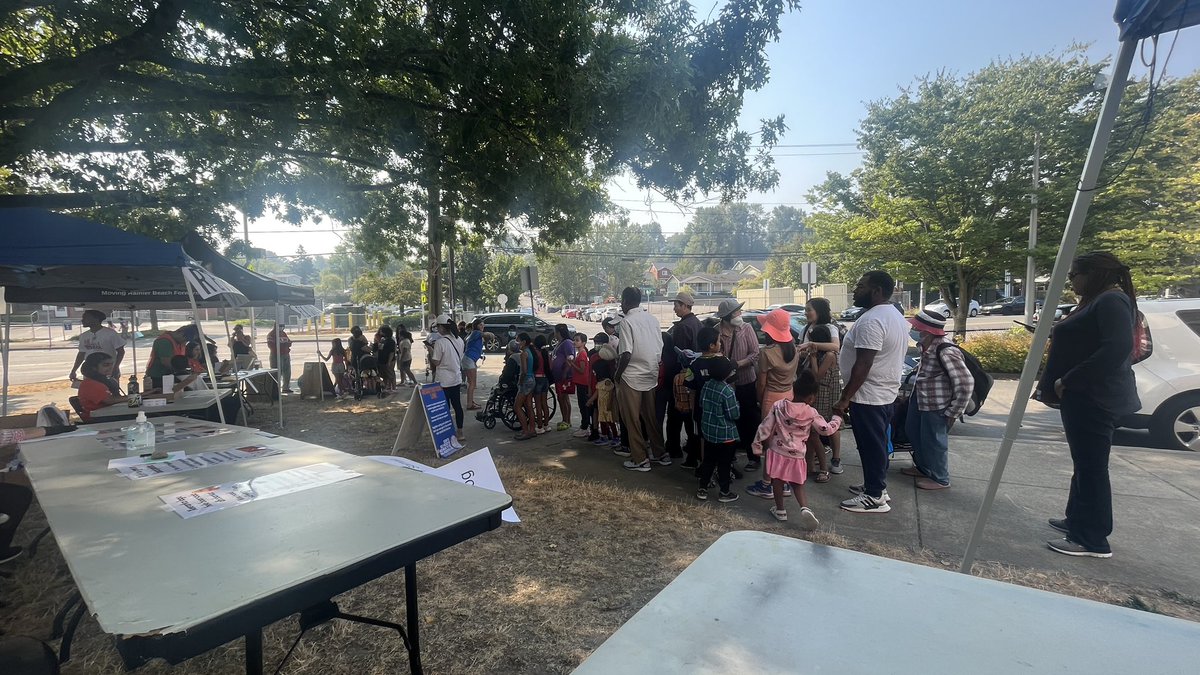 RBAC_Raphael's tweet photo. Not even noon yet and look at the line for registration for the Back2School Bash!
#RBAC #Seattle #SouthSeattle #SetTheRecordStraightRB #SESeattle #RainierBeach #CommunityBuilding #School #Haircuts #Food #IceCream #Youth https://t.co/QF60CJBBmU