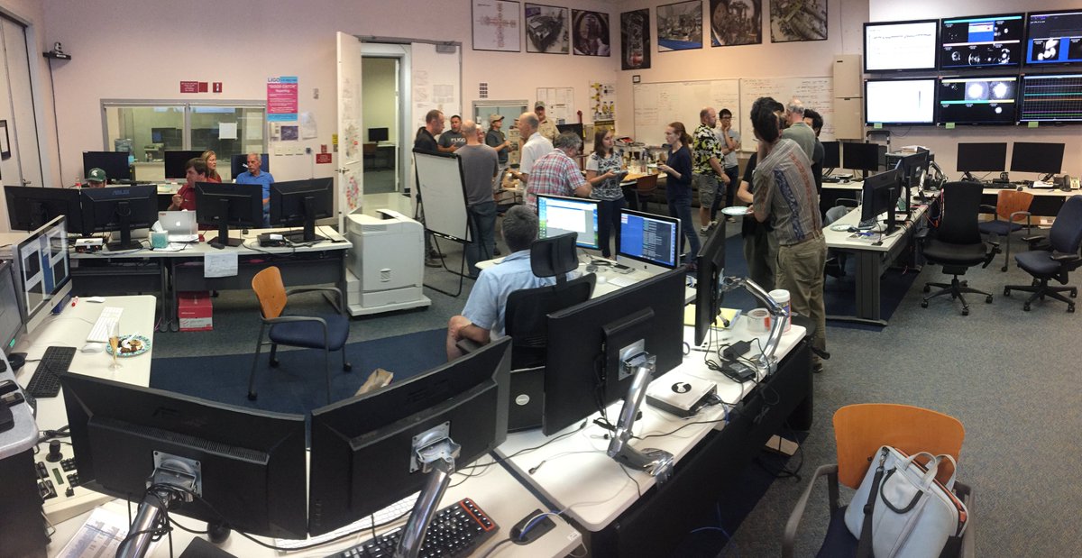 LIGOWA's tweet image. Aug25: O2 Ends w/ a BANG!
💥
On Fri Aug 25, 2017, O2 ended at 3pmPT for @LIGO &amp;amp; @ego_virgo.
Here&apos;s O2 Run Coordinator Keita Kawabe w/ apple cider &amp;amp; the @LIGOWA Control Room with cake!
#GravitationalWaves #LIGOVirgoKAGRA #BinaryNeutronStar #GW170817 #astronomy #GravityAndLight
🧵