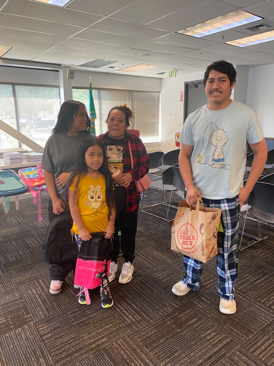 teamsters117's tweet photo. Our Back-to-School Drive is in full swing‼️✏️✂️📚 #Teamsters are helping Teamsters &amp; their families get kids ready for class ❤️🍎 #1u #UnionStrong #UnionsForAll https://t.co/rAPecOFFVQ