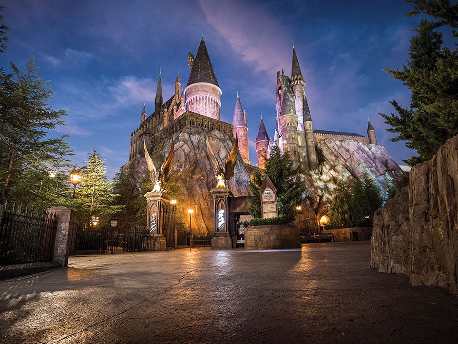 HPotterUniverse's tweet photo. RT if you wish you were at Hogwarts… https://t.co/6lybhm8es8