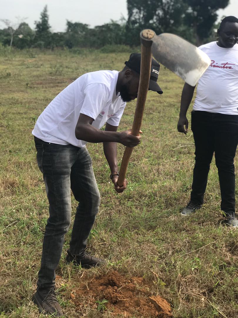 engpafra256's tweet photo. @Destadia Go Green project 

A big thank you to @CentenaryBank and all our partners for seeing our dream of planting a forest of fruit trees.
We  have started with 1000 trees today and look forward to planting more trees.

#Deservinghope 
#DestadiaFridays 
#Destadia https://t.co/IJQM8nyPIw