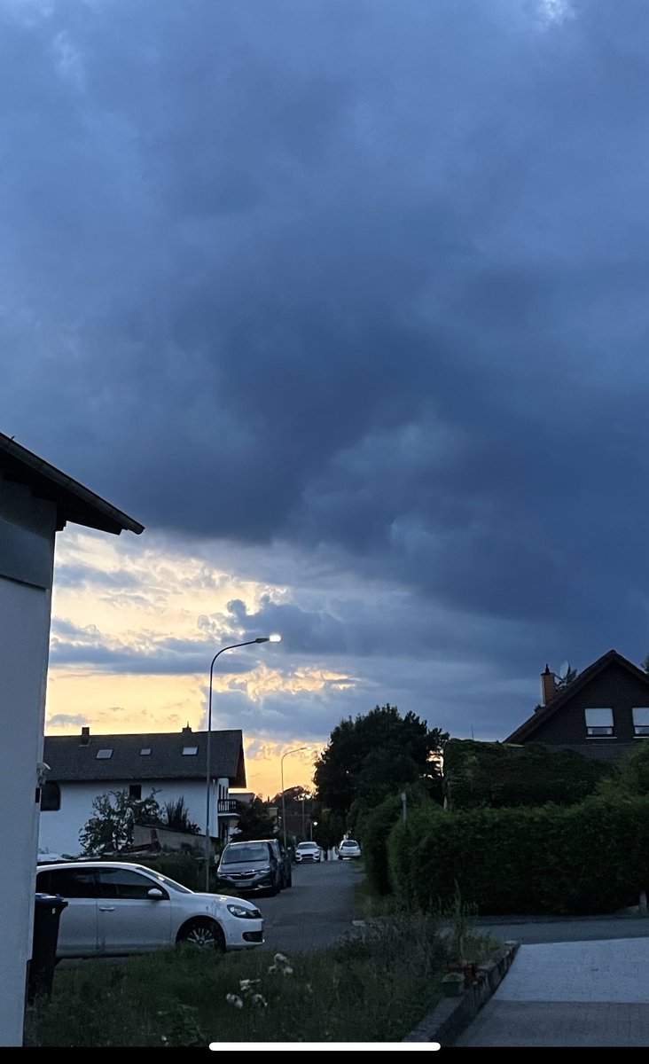 Birgit_Haase's tweet photo. Und auf einmal ist es kühl
Im hessischen Hinterland…
#Hofparty #Irgendwoweitweg https://t.co/2TBjPmeWbT