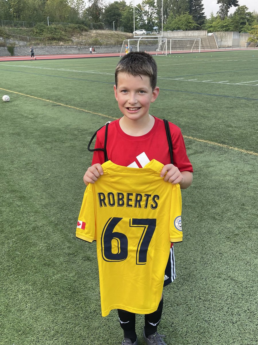 heatherroberts8's tweet photo. @luckcanuck @VillarrealCF @AlphonsoDavies https://t.co/ODpr22iBHO