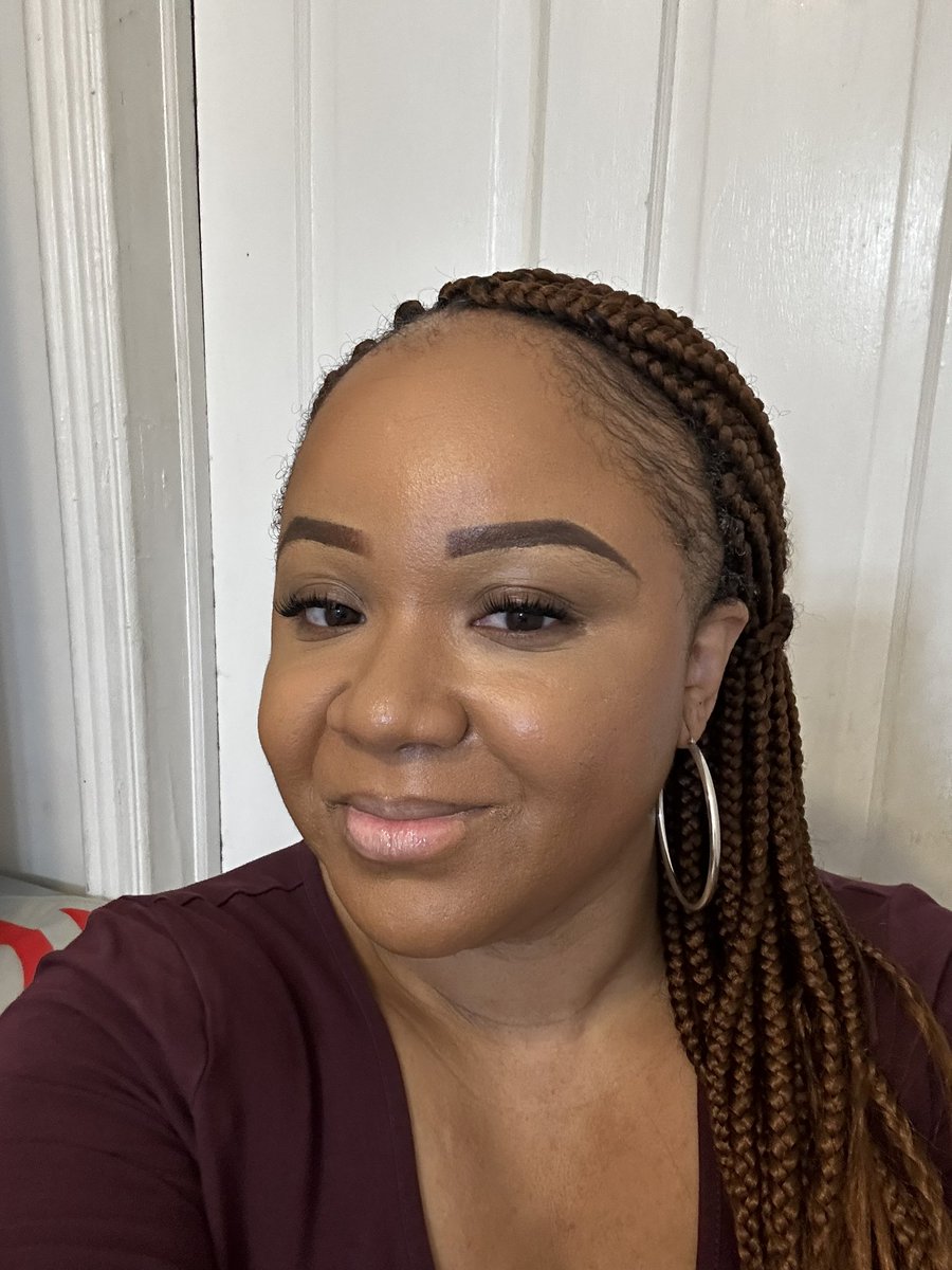 SharaRuffin's tweet image. "Happy Saturday to all my social work colleagues! 🌞 Here's to a well-deserved break, reflecting on the impactful work we do and recharging for the week ahead. Together, we make a difference! 💪 #SocialWorkStrong #WeekendVibes" #socialworkertwitter