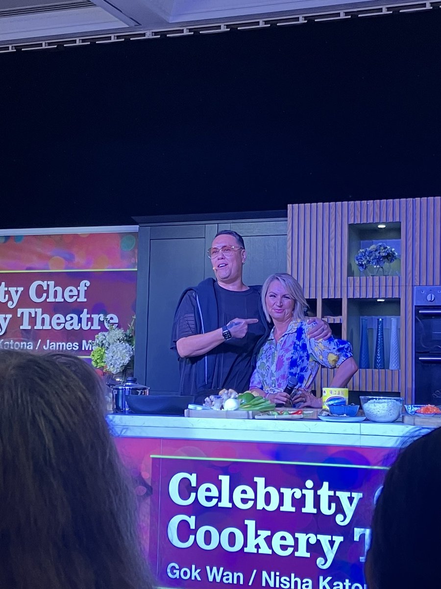 mark_foster9's tweet photo. What an amazing day, I got to meet both Wan brothers (can’t tell you who is best). Incredible company, incredible food and incredible beer. Thank you @BoltonFoodFest @therealgokwan https://t.co/hKSjzyLM68