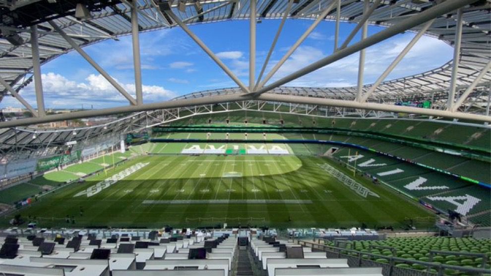 IrelandAmbUSA's tweet image. Excitement now at crescendo levels here as we prepare for kick off!! 

Great spirit in the city and around @AVIVAStadium!

Go Navy! Go Irish! ⚓️☘️🏈