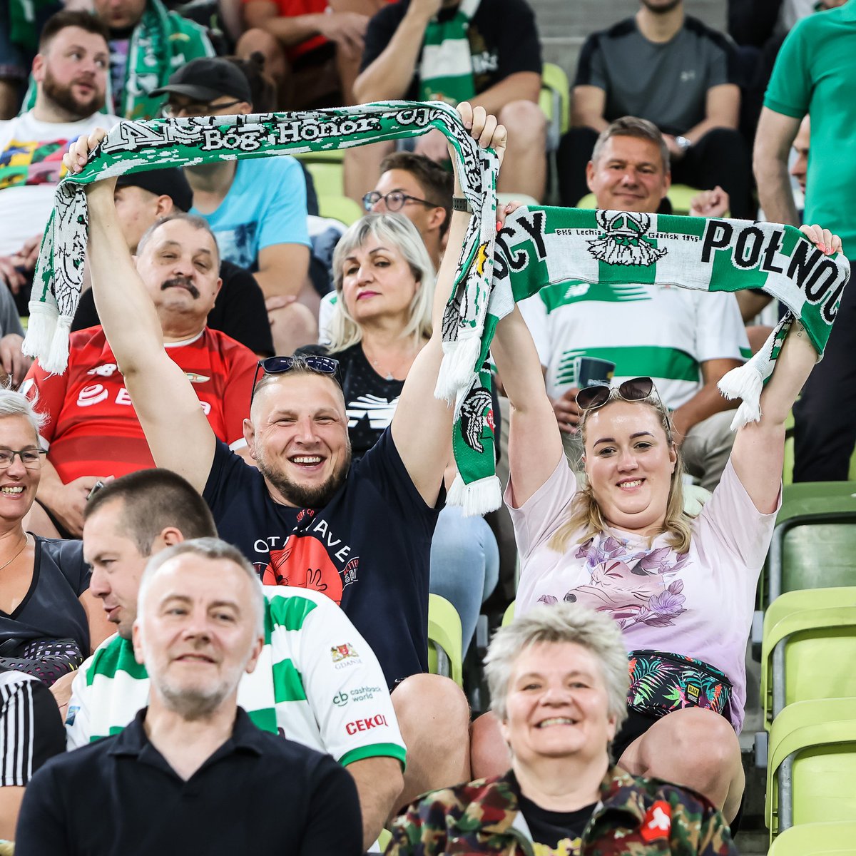 LechiaGdanskSA's tweet photo. A MY SWOJE! 🤍💚

Zdjęcia KIBICÓW z #DzieńMeczowy 🇳🇬 https://t.co/u75wRCaPgJ

#LGDTSP https://t.co/ZZahFFBWTl