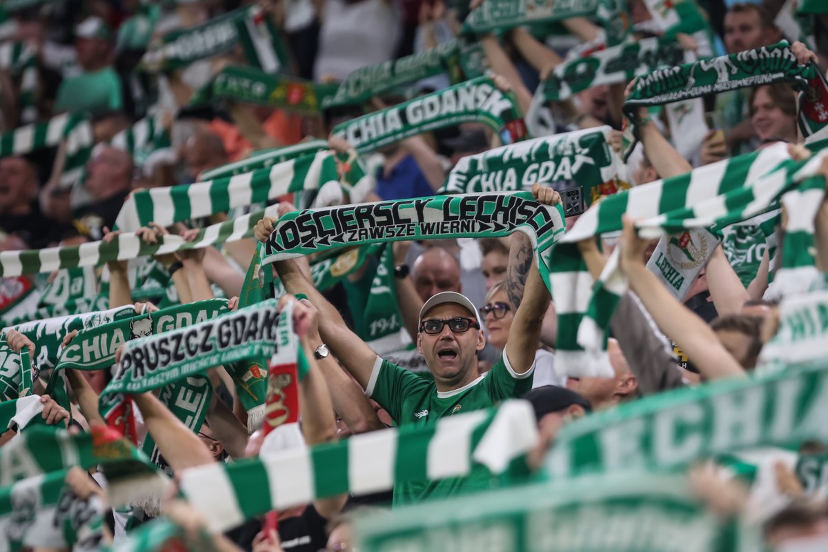 LechiaGdanskSA's tweet photo. A MY SWOJE! 🤍💚

Zdjęcia KIBICÓW z #DzieńMeczowy 🇳🇬 https://t.co/u75wRCaPgJ

#LGDTSP https://t.co/ZZahFFBWTl