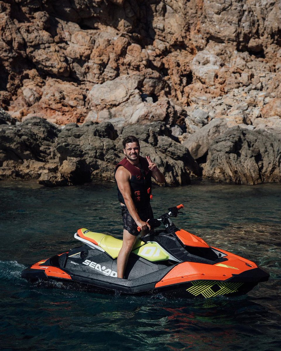 MartinGarrix's tweet photo. EPIC day in Ibiza!! @ushuaiaibiza https://t.co/iABUe8kiy4