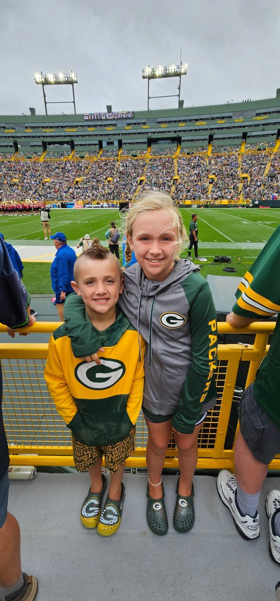 Shutte1919's tweet photo. 1st Packer game for these two! #getloudlambeau https://t.co/eJBiAGCC2t