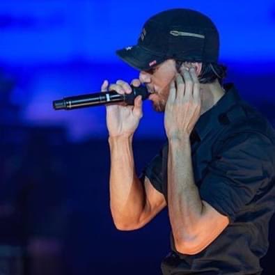 Ya vieron lo bien que le quedan los colores Negro y Azul a @enriqueiglesias 

⚫️🔵 
- - - 
#EnriqueIglesias #Sabado #FinDe #Mexico #ConciertoEi #EiFan #Enrique #ClubEiMexico #IrvingCEIM