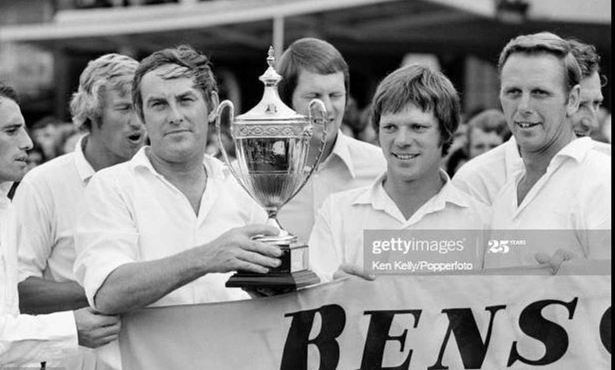 robertmdaws's tweet photo. #GrahamCross.... ' Utility' player for @LCFC #LCFC
* 1960-1976
* 600 appearances and 37 goals ...Record apps for the club
* England U23 International but no full caps
* Accomplished Cricketer , playing for Leicestershire 1961-77 as Batsman and bowler π https://t.co/ZScUwTDtl7