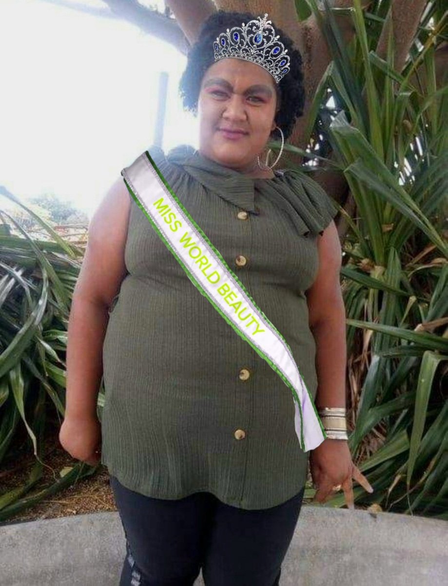 baddiztears's tweet photo. Laisse tombé, n°13 sa gagné #MissReunion https://t.co/5OHpoOpzlM