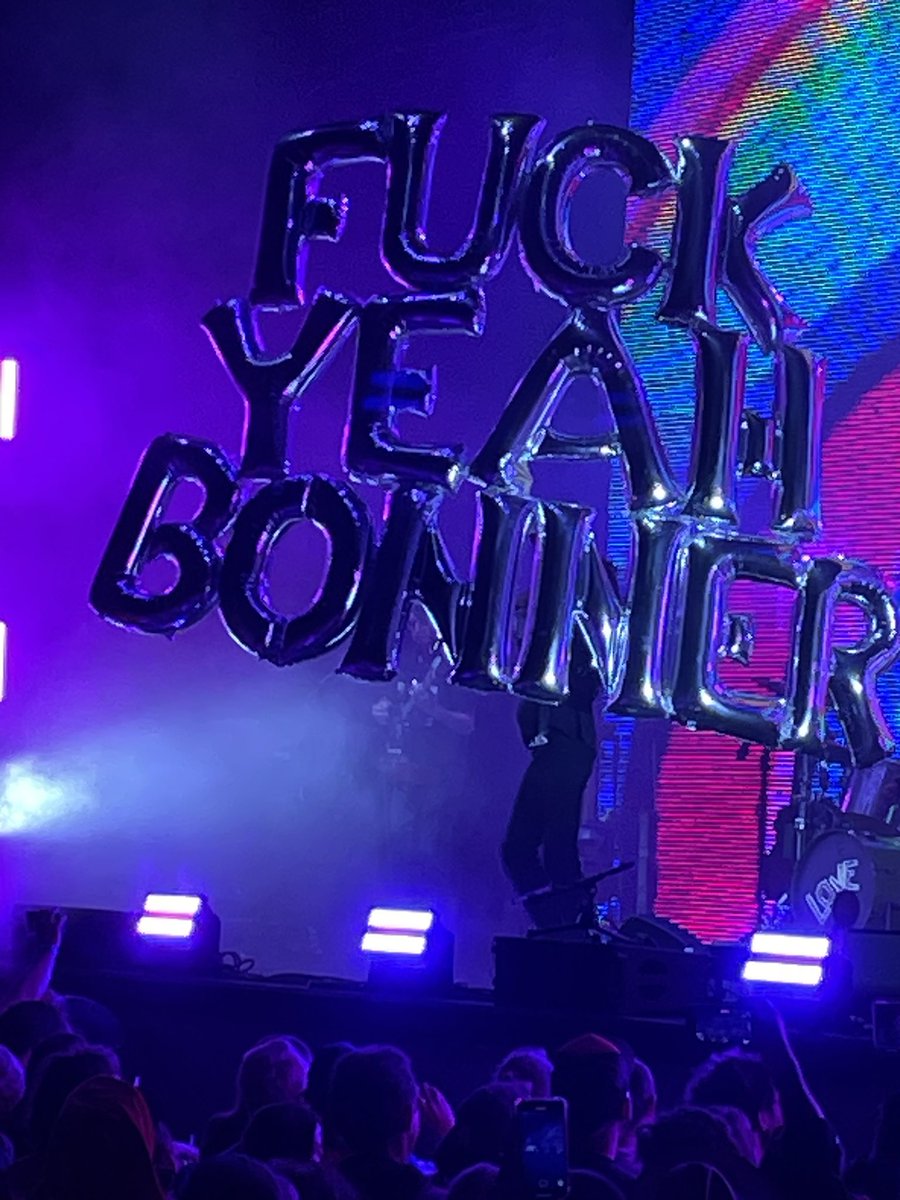 ikofish's tweet photo. Flaming Lips at Kettlehouse last night. All the roadies had Boognish medallions for some reason. https://t.co/rH5uCNOlg0
