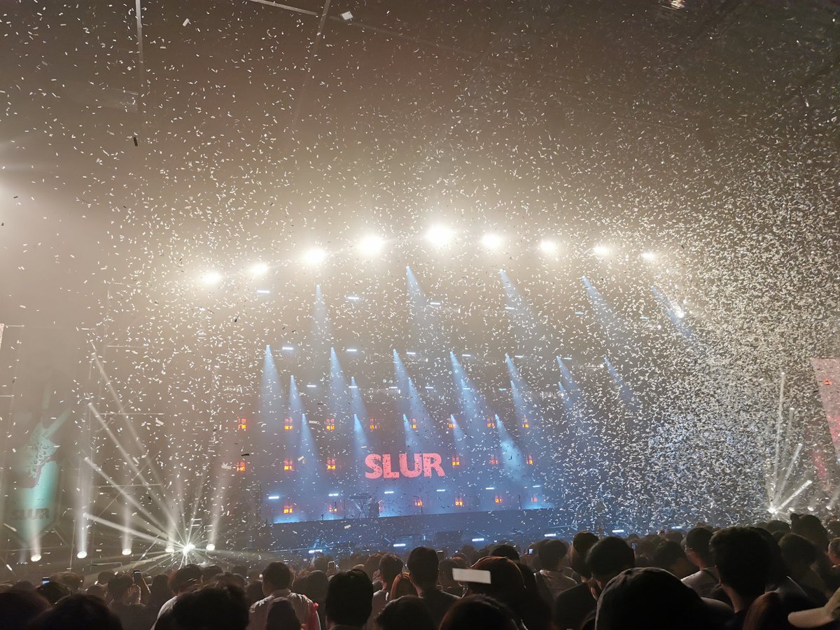MATOGIRL_'s tweet photo. รีวิวคอนเสิร์ต​ #Slurreunionconcert​ แบบรวบรัด คือมันค่ดดีอะ สนุกมาก เต้นกันไม่หยุดตั้งแต่เพลงแรกจนถึงเพลงสุดท้าย ระบบแสงสีเสียงจัดเต็มแบบค่าบัตรคุ้มเกินคุ้ม ได้ฟังเพลงโปรดสมัยเก่าก่อน อย่างเพลง เธอรู้ โรคจิต ดวงอาทิตย์และอื่นๆ ประทับใจทุกๆอย่าง ถ้าจัดอีกก็อยากไปอีกก https://t.co/o90kXmWdsd