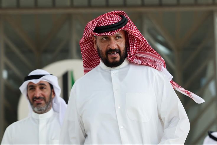 الضجة الاعلامية لـ #حادث_الفاشينيستا كان الهدف منها عدم تدخل الواسطات للتاثير على القضية وانتقدنا كله كان على اهل الواسطات فقط والموضوع الان اصبح عند وزير الداخلية الشيخ طلال الخالد و بيد القضاء يعني بايدي امينة ف ماله داعي تطلعون بفيديوات وكلام ماله داعي مثل الاخ اللى يقول احنا