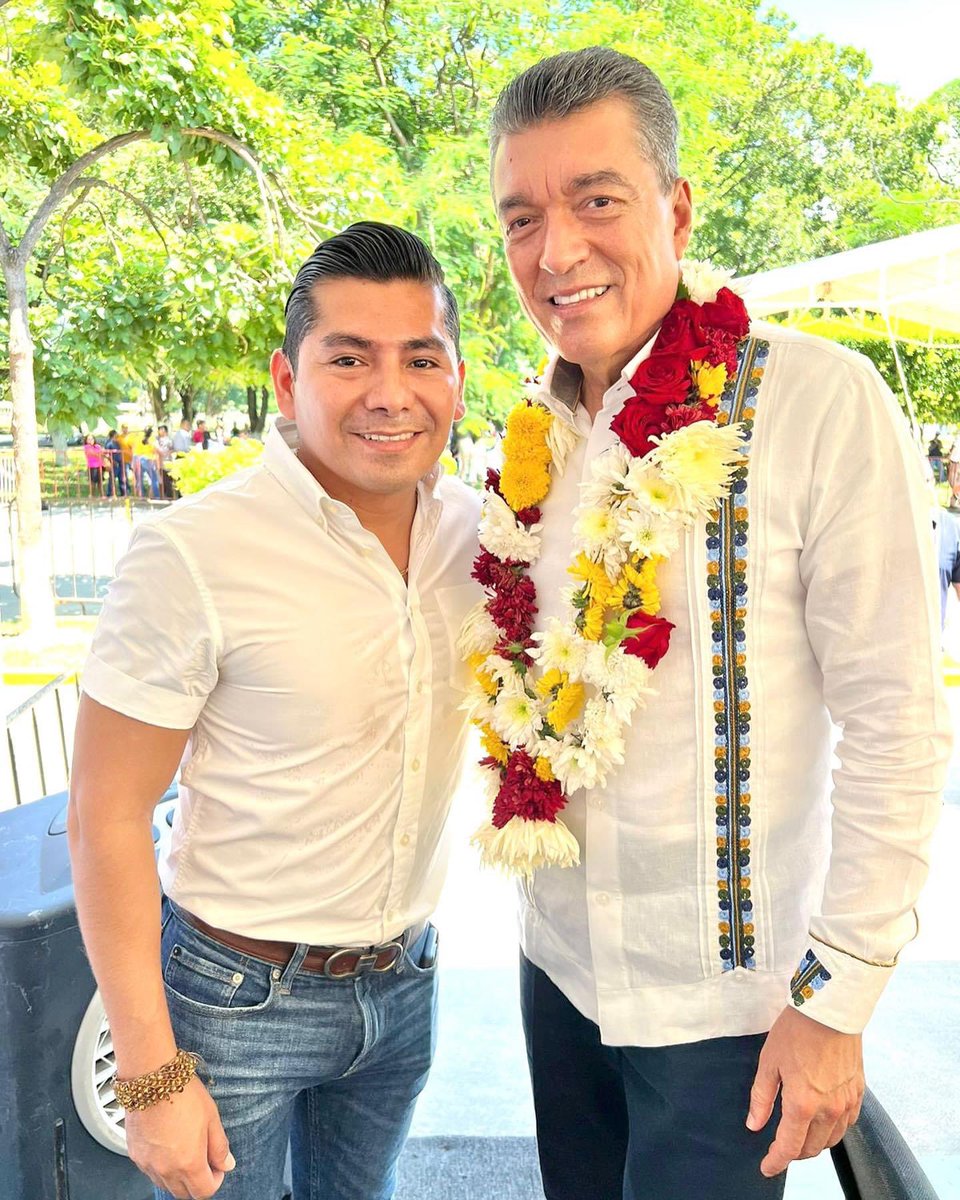 Darinelzacarias's tweet photo. En Huehuetán el talento y la capacidad con la que gobierna Manuel Ángel Villalobos le ha permitido reactivarlo en distintos rubros. Siempre en sinergia con el gobernador @RutilioEscandon. ¡Excelente trabajo! Sin duda la continuidad le sonríe. https://t.co/Mu5HNlOD9V