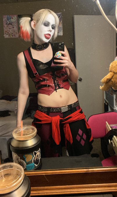 Harley Quinn can have a dirty mirror sometimes https://t.co/v9On8a1NSg