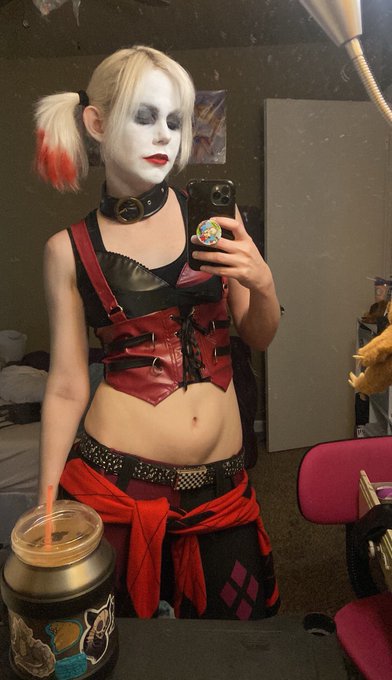 Harley Quinn can have a dirty mirror sometimes https://t.co/v9On8a1NSg