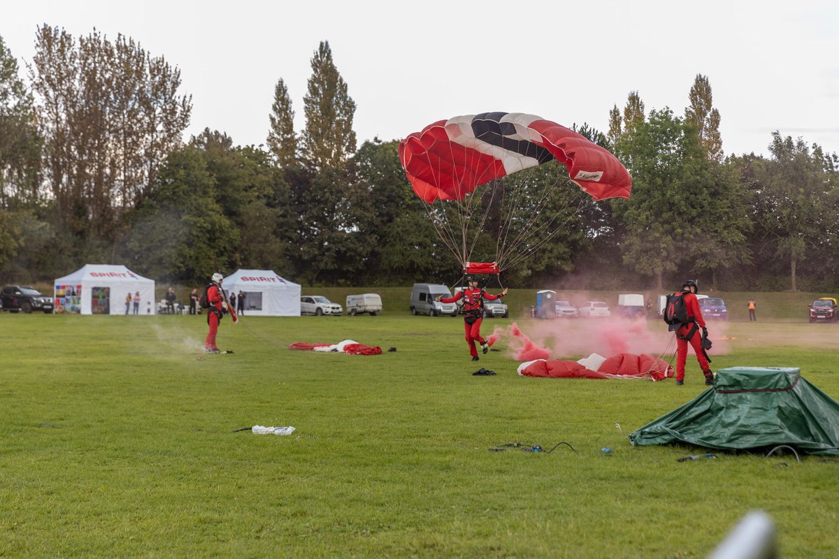 TelfordWrekin's tweet photo. π What a fabulous day we've had at the #TelfordBalloon Fiesta for day 2.
We've had a balloon flight, #wingsparachutedisplayteam, Casey's On Tour, music, #MidlandsKitefliers #RedDevilsFreefallTeam, sports, entertainment, activities & more! Come and join us tomorrow from 12noon https://t.co/piC5a2h7jh