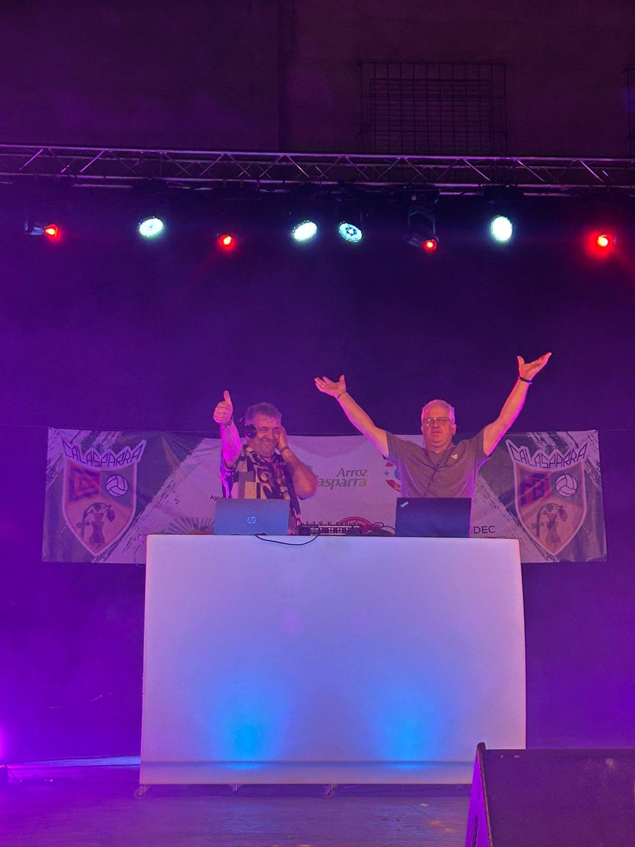 JMtnezNunez's tweet photo. Que buen rato echamos anoche en #Calasparra recordando buenos momentos y poniendo temas #ochenteros . Gracias al @ciudad_calas por contar conmigo . Un placer compartir raticos y a las 500 personas que bailaron, saltaron y disfrutaron de una #NocheOchentera especial . https://t.co/AyQPUgCoUn