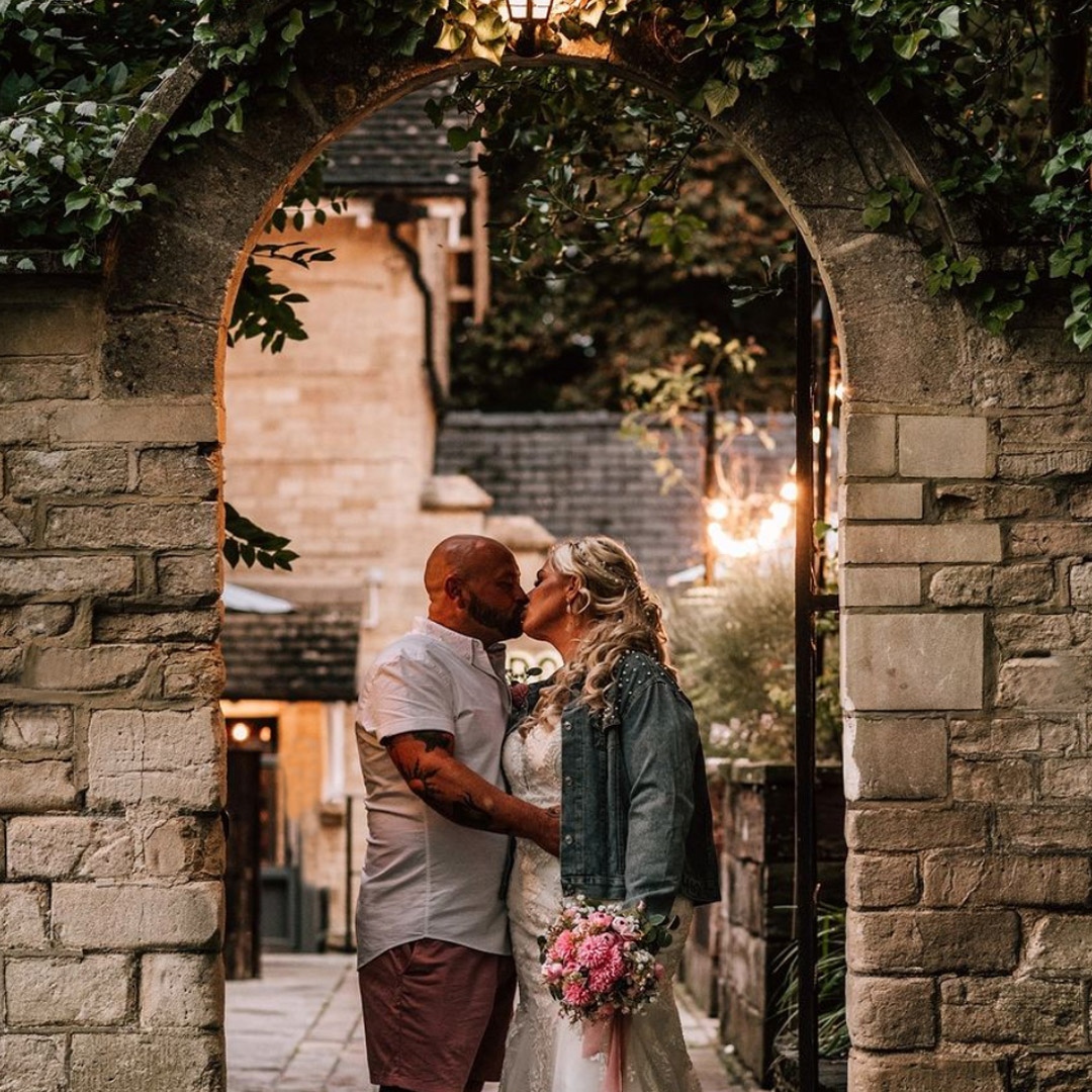 Summer evening romance in the archway ❤️

Heidi & Gene held their wedding reception with us last weekend - we were delighted to form part of this picture perfect moment on their special day.

📷️: @pinkelephantweddingphotography

#wedding #cotswoldwedding #cirencester