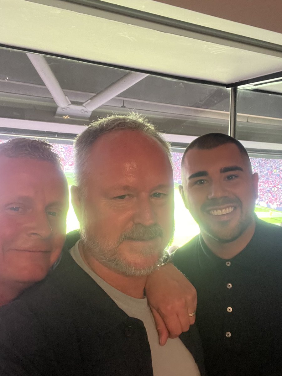 boormansteve's tweet photo. Some building lads from@manchester invited us into a box to watch my forest then a couple of forest lads banged on the box #nffc embarrassing us don’t gob off before the deal is done boys https://t.co/phYgvS1YMm