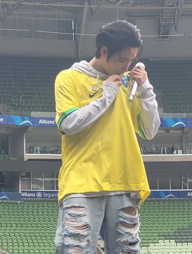 atinyteez009's tweet photo. Seonghwa kissing the brazil shirt. He loves brazil sm 🥺🤍 https://t.co/5TBJ73aTdM